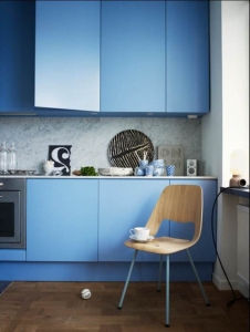 Elegant blue kitchen cabinet inspiration in contemporary blue and white themed kitchen decoration with white countertop incredibly chic Blue Kitchen Cabinet Inspirations ideas