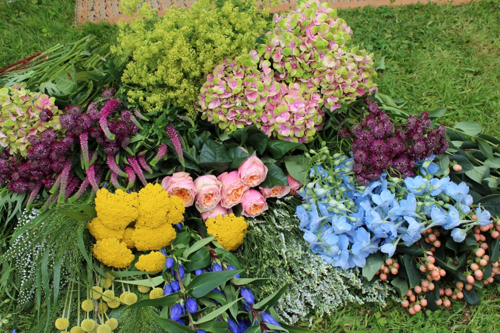 An abundance of garden fresh summer flowers make the perfect display for a party. Buy armfuls from your local flower market in a rainbow of colours