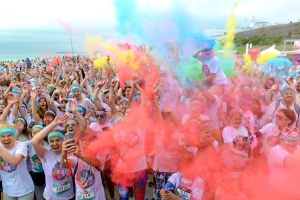 Brighton Color run crowd powder paint