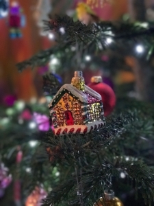 christmas cabin bauble