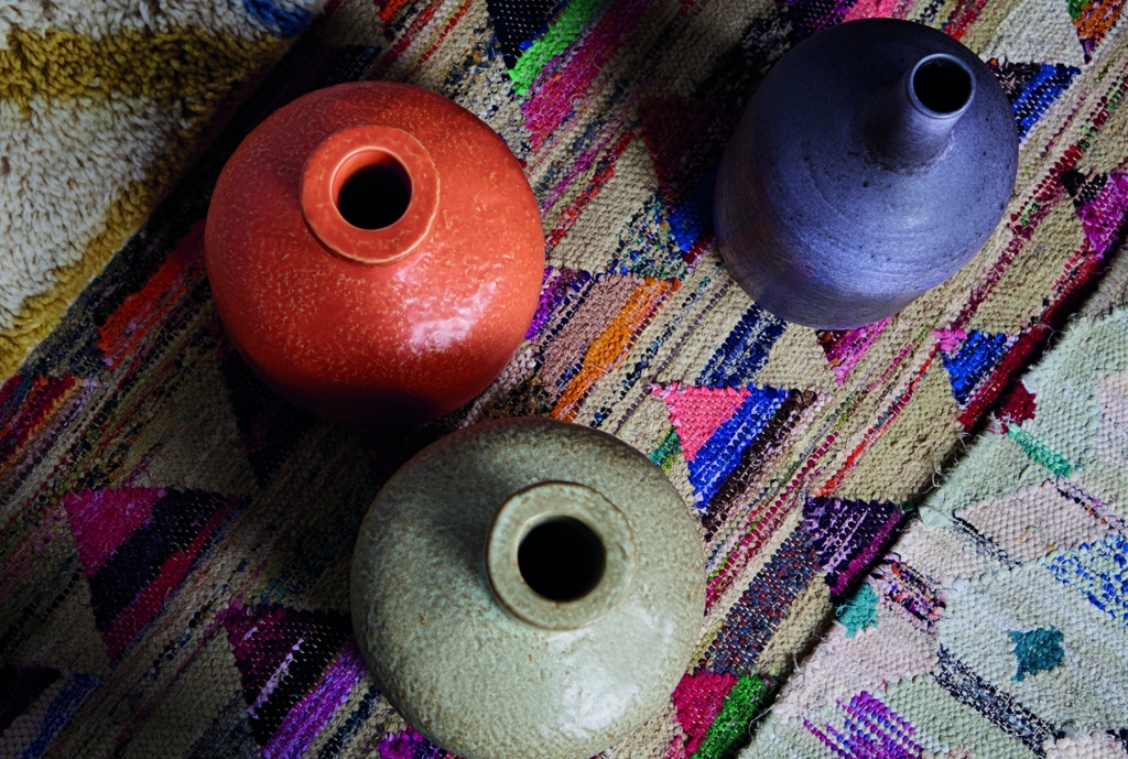 hand thrown pots and rag rugs from habitat make perect objects in the autumn personality interior design